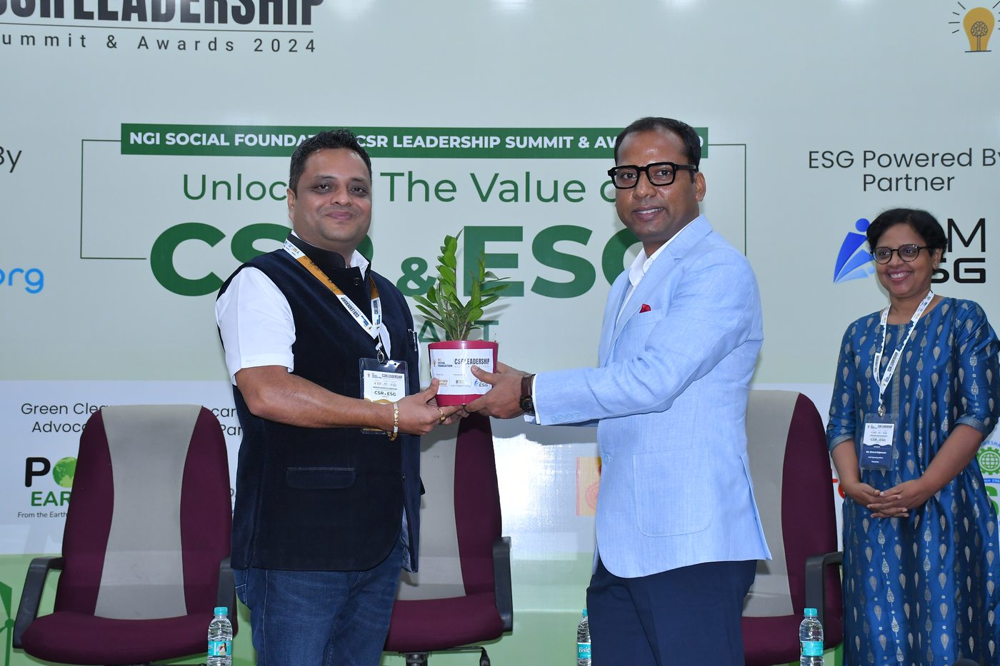 Tara Chand receiving recognition at NGI CSR Leadership Summit 2024